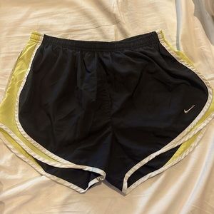 EUC Large black and yellow Nike Tempo shorts